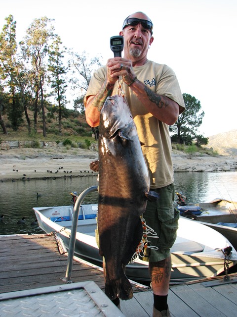 Eric Dickerhoff 21 Mar 33.2lb Blue Catfish Log Boom.jpg
